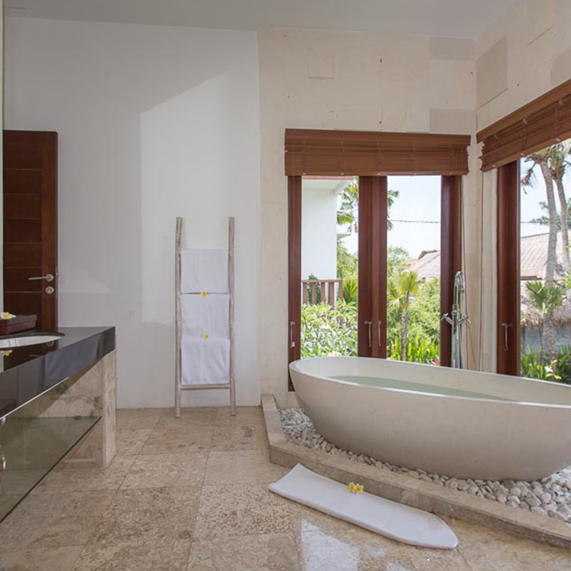 Club-Residence-Club-Corner-Bathroom-9604-low-res