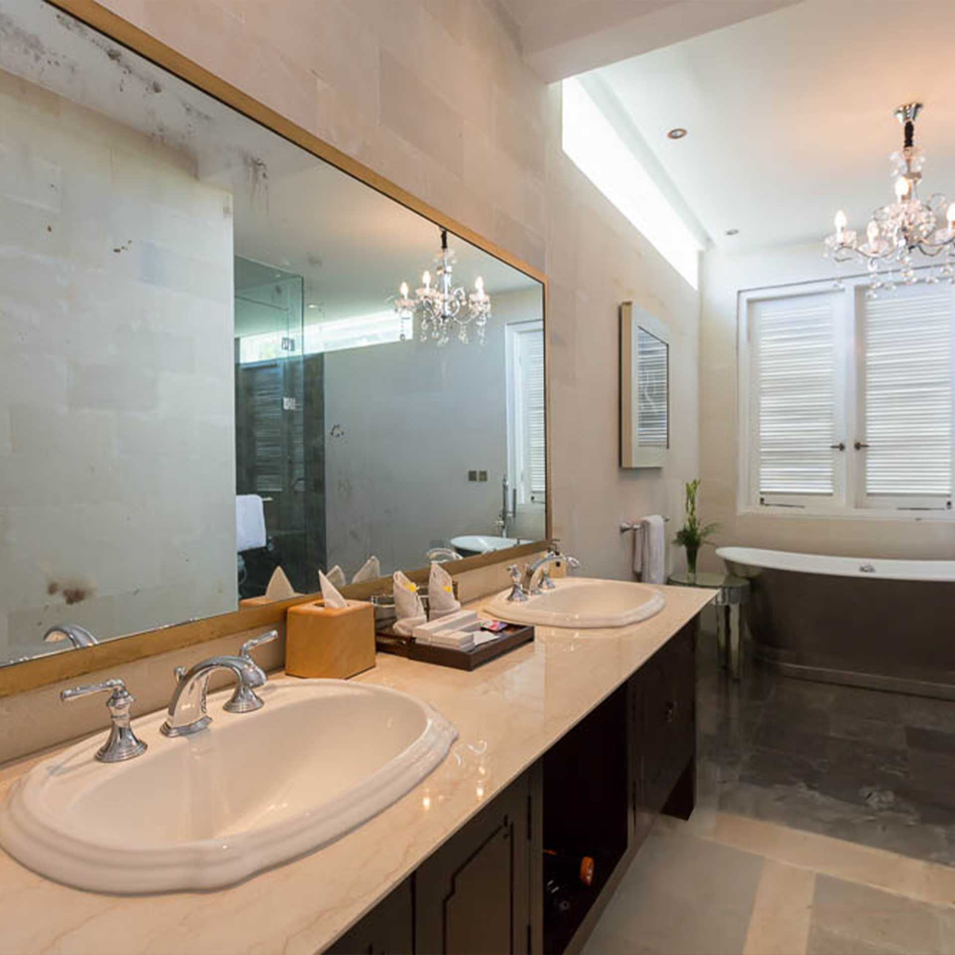 Jadine-Bali-Villa-Bathroom2-5527