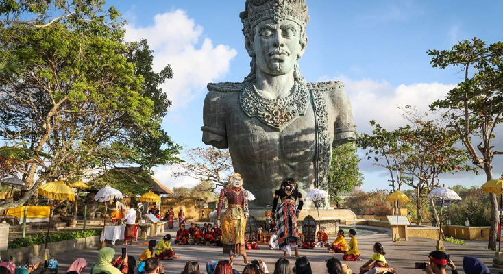 GARUDA-WISNU-KENCANA-CULTURAL-PARK