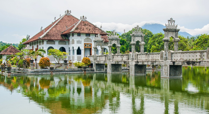 UJUNG-WATER-PALACE