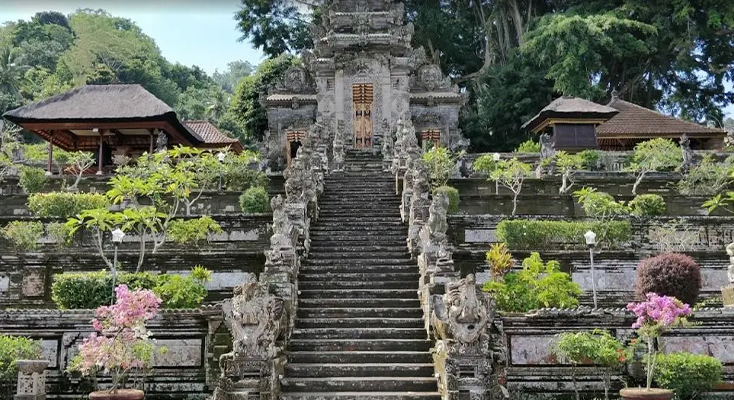 ULUN DANU BUYAN TEMPLE